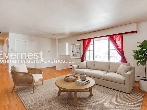 4th image of 2701 S Fillmore St