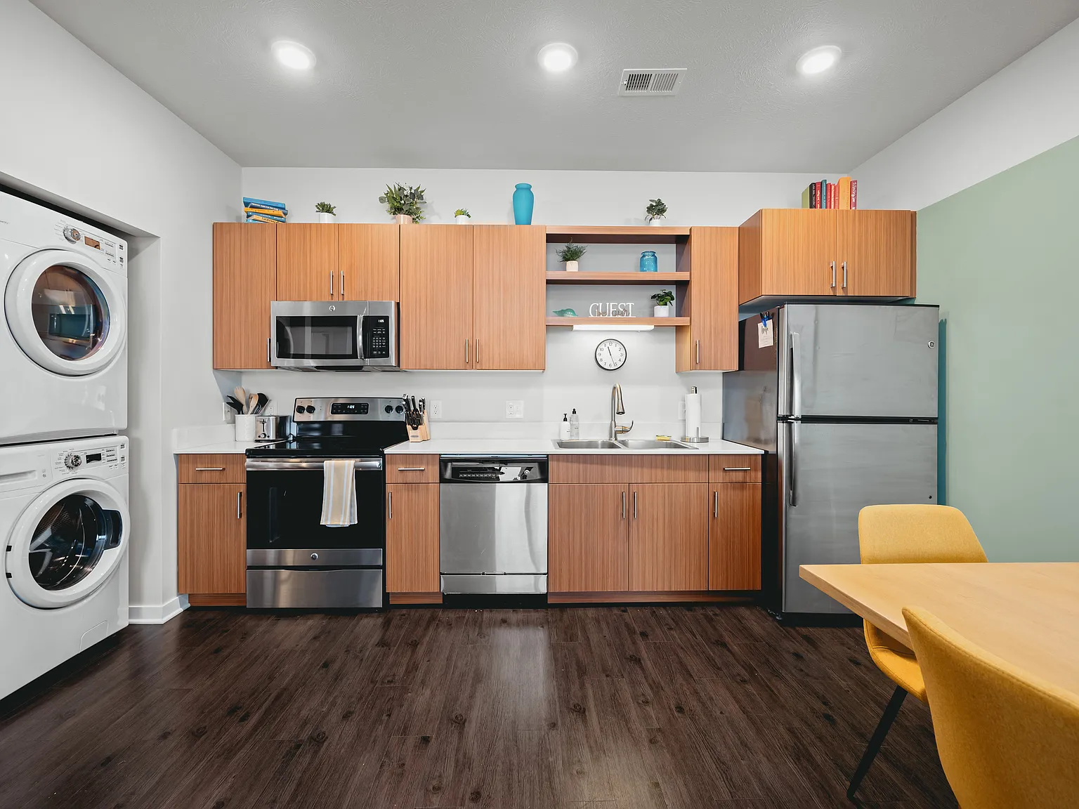 2 bed, 955 sqft, $1,800 — Photo 4