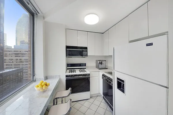 Rented by Chase Global Realty Corp | media 11