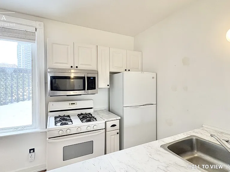 208 Clarence St #4 — Photo 4