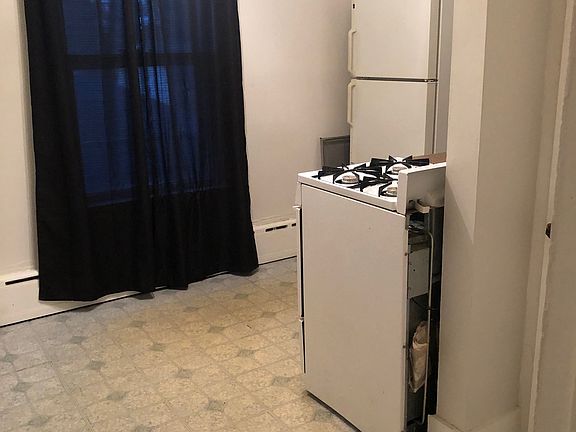 5th image of 310 N Elm St #10