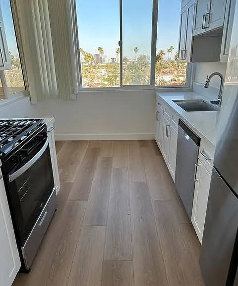 Rexford Terrace — Photo 1