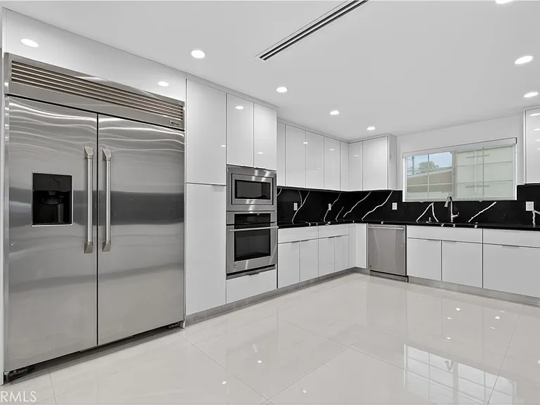 10510 Helendale Ave — Photo 24