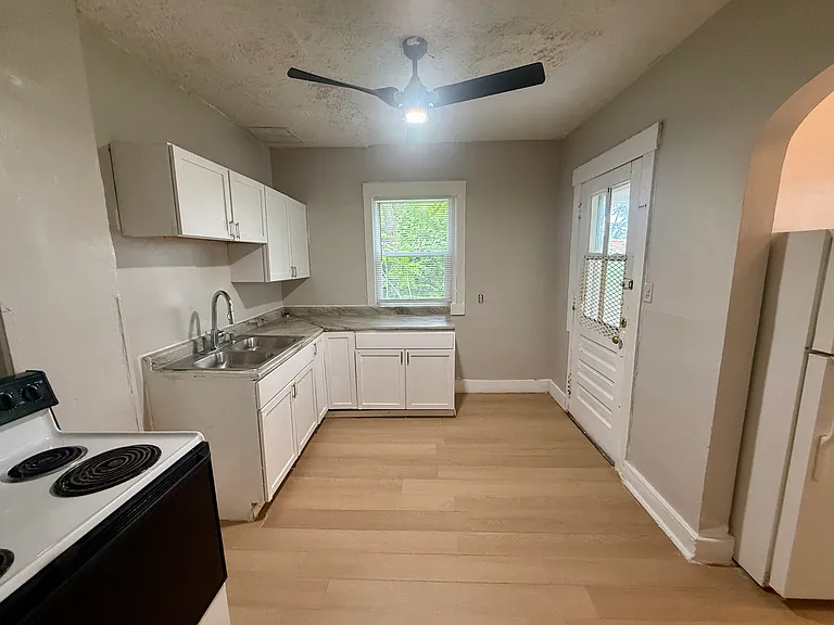 412 Neal Ave — Photo 7