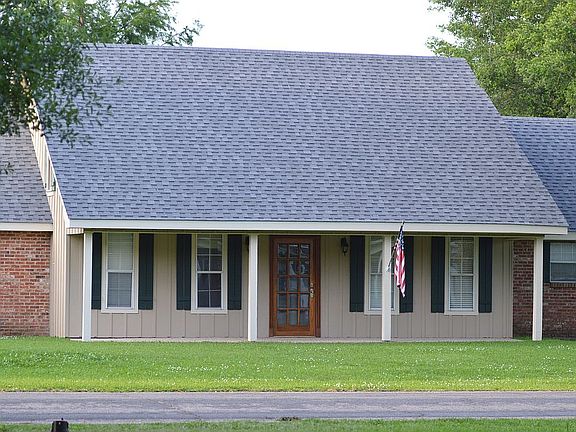 2nd image of 3925 Bayou Blvd
