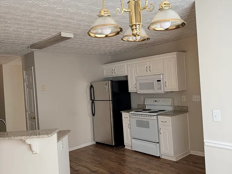 128 Shadowbrooke Cir — Photo 3