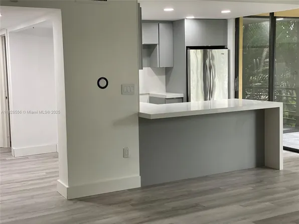 671 NE 195th St APT 228E, Miami, FL 33179