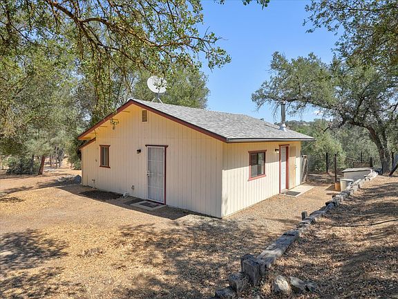 3rd image of 42025 Road 415