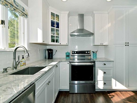 3rd image of 54 Longfellow Dr