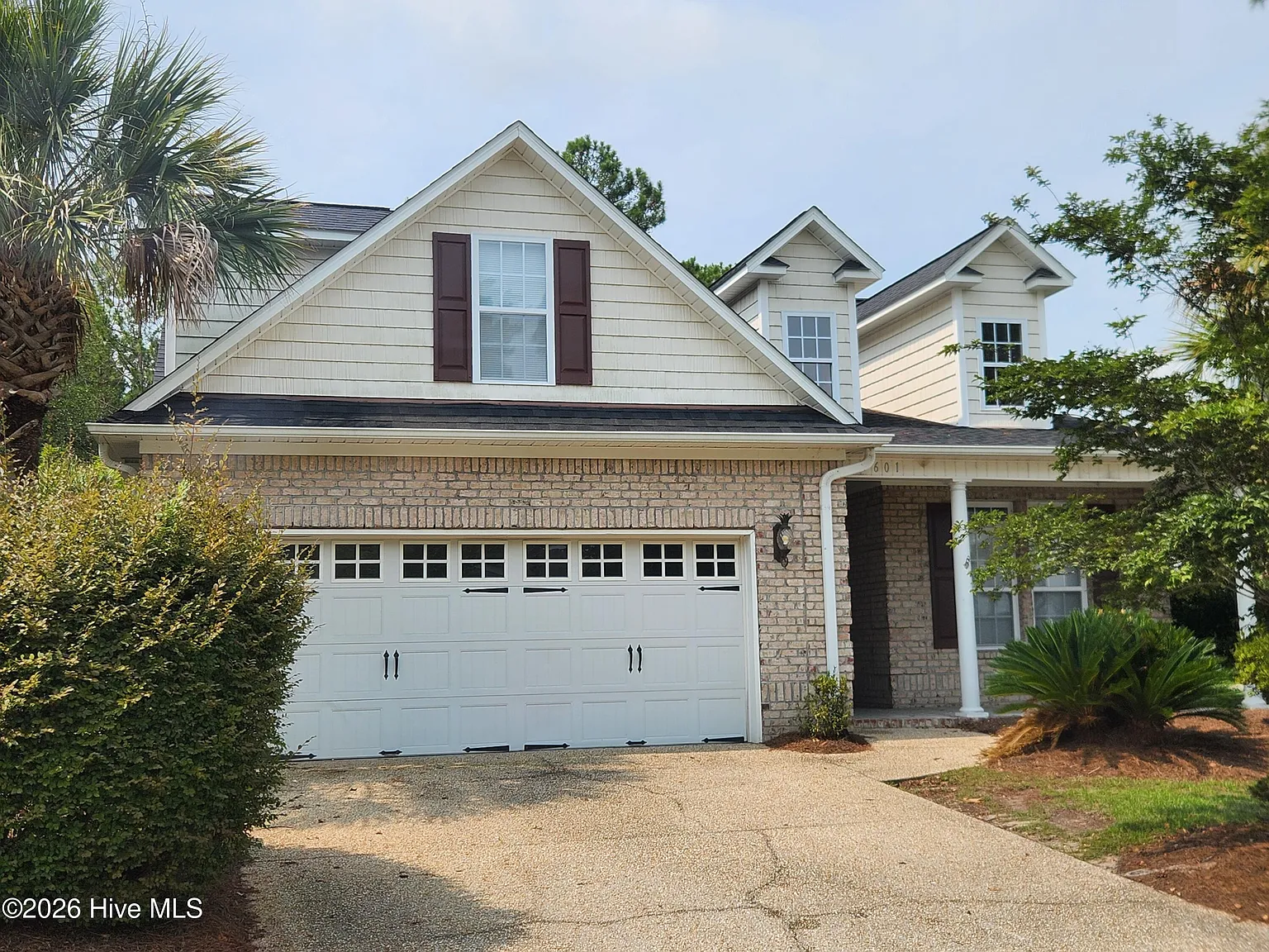 3 bed, 2.5 bath, 2101 sqft, $2,350 — Photo 2