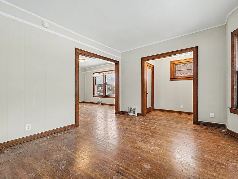 4586 Vancouver St — Photo 4