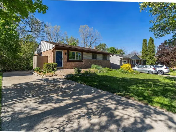 348 Larkspur St, Ann Arbor, MI 48105