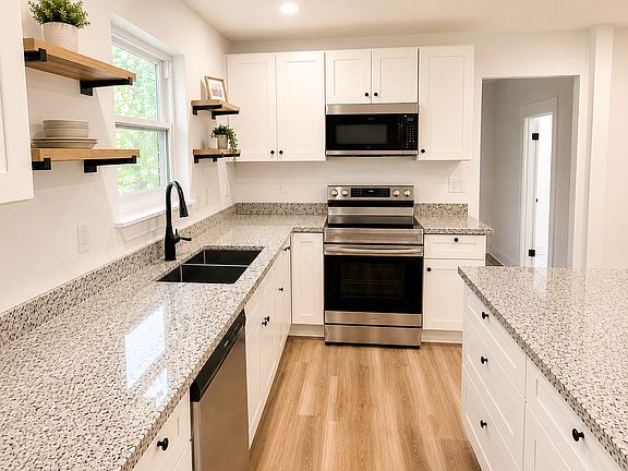 5th image of 904 Colbert Ave