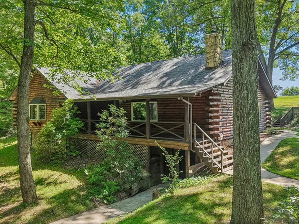 168 Airlane Dr, Hookstown, PA 15050