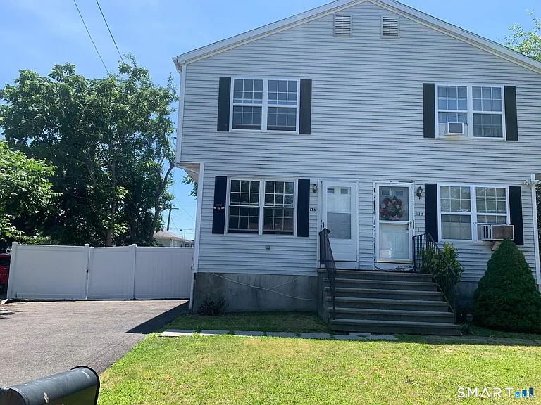 175 Harding Ave — Photo 2