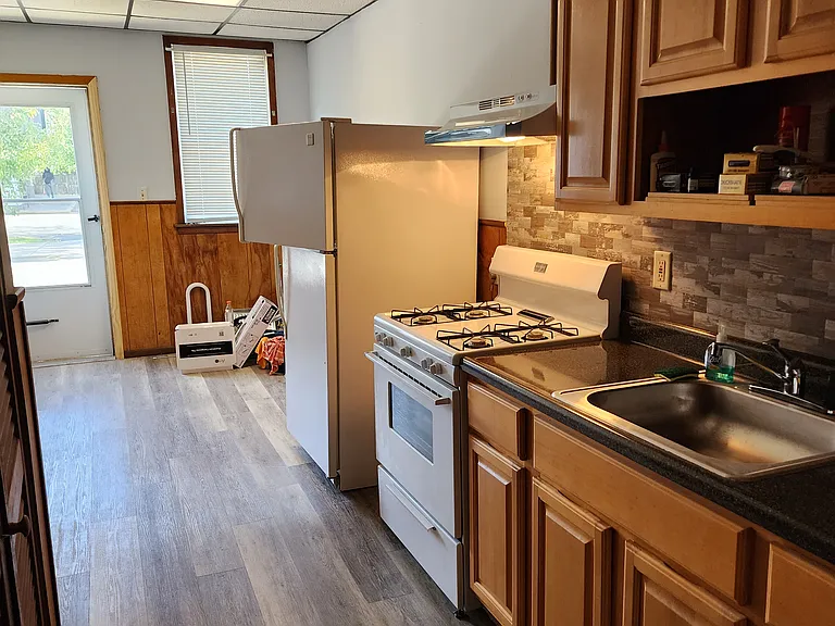601 Lalor St #C — Photo 3