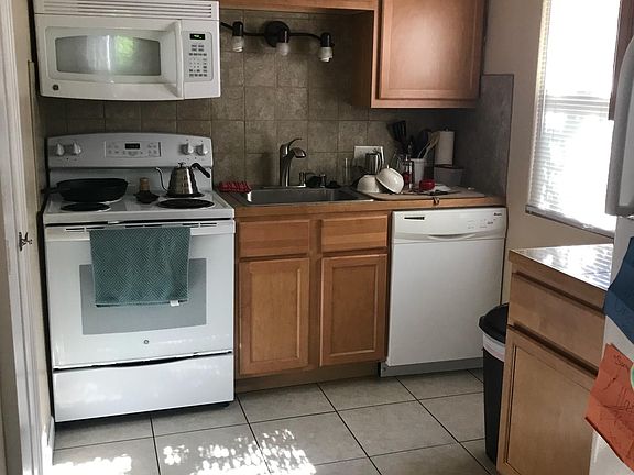 4th image of 2554 N Wauwatosa Ave APT 1