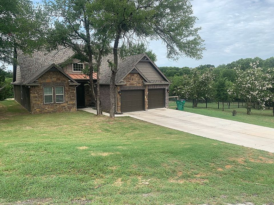 1st image of 200 E Bluebonnet Dr