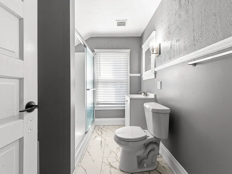 11115 Wade Park Ave — Photo 32