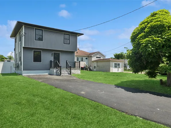 738 Pecan Street, Lindenhurst, NY 11757