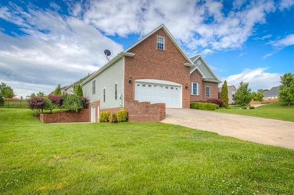 5th image of 20 Amesbury Ct