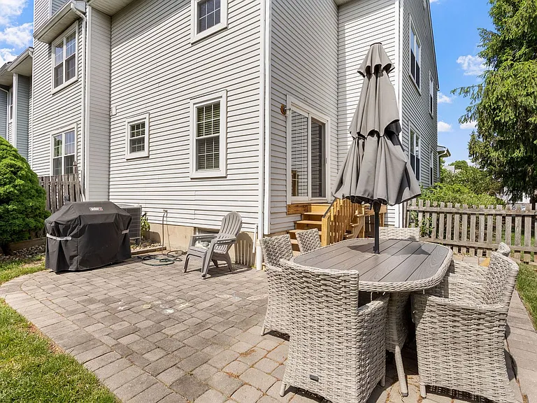 81 Kirkwood Dr — Photo 28