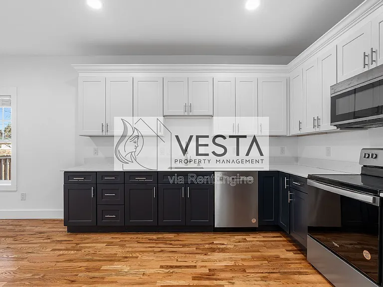 510 Deaverview Rd — Photo 2