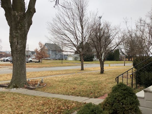 1009 Spring St APT 1, Grinnell, IA 50112