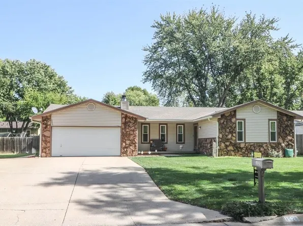 1528 N Rockwood Blvd, Mulvane, KS 67110