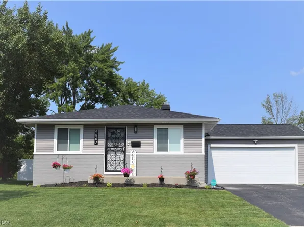 5867 Lehman Dr, Bedford Heights, OH 44146