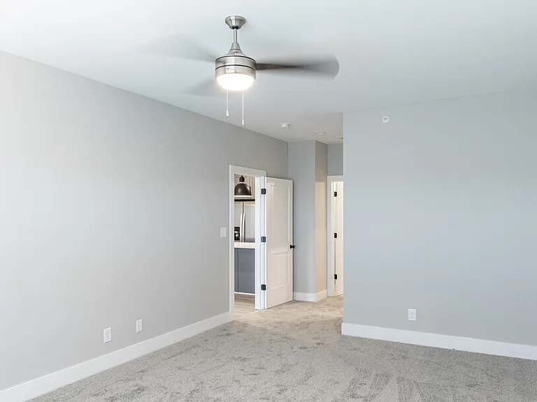 1114 Rosedale Ln — Photo 4
