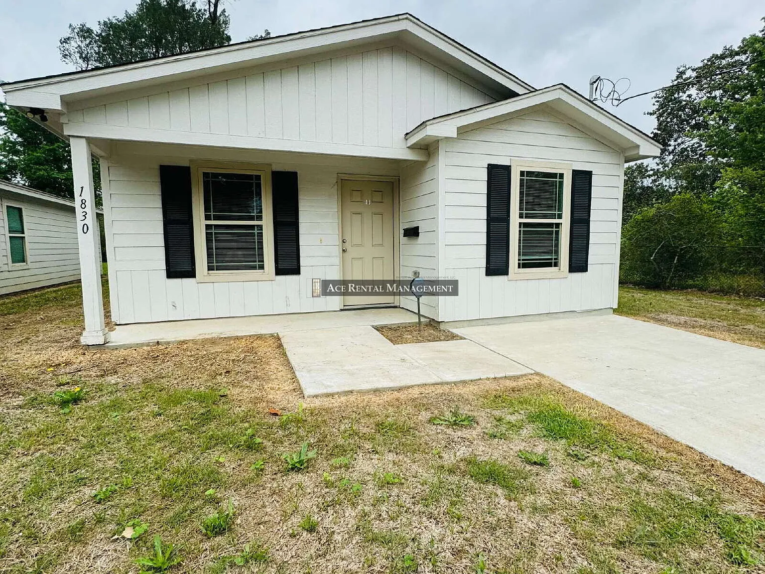Just minutes away from the vibrant downtown area of Beaumont, this newly constructed 3-bedroom, 1... — Photo 1