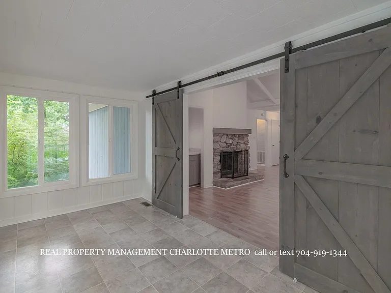 1059 Woodlake Ln — Photo 23