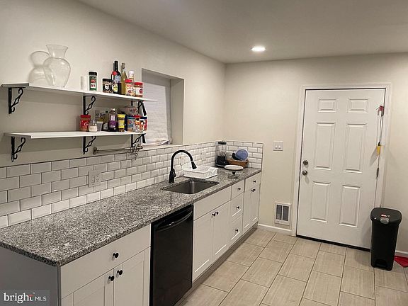 3rd image of 4019 Ogden St