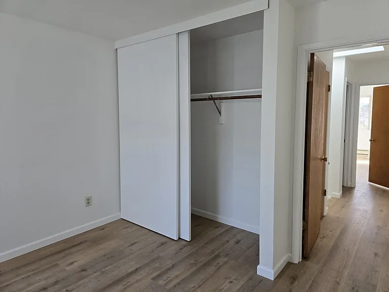 481 Elizabeth St — Photo 10