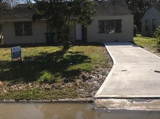 5866 Southurst St, Houston, TX 77033