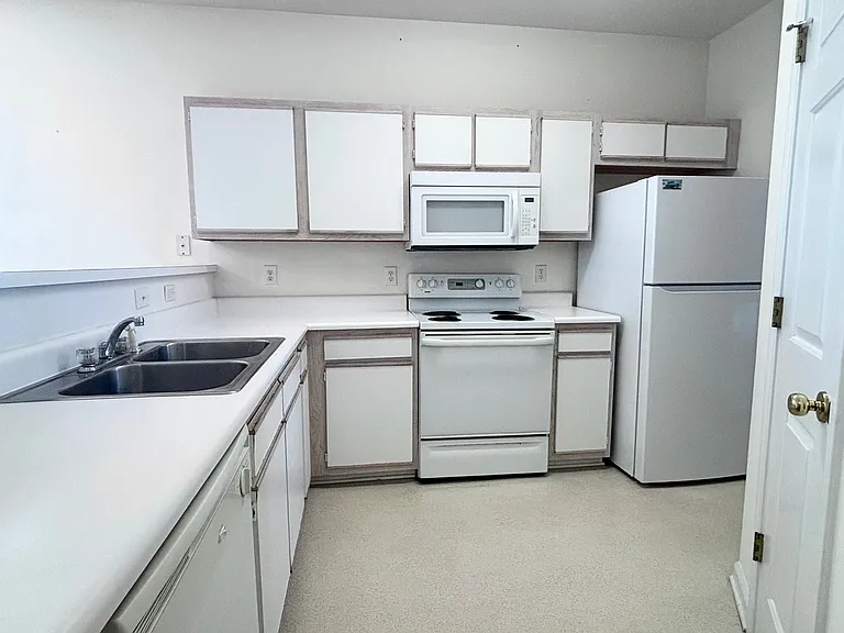 7509 Moorhen Ln #52-D — Photo 9