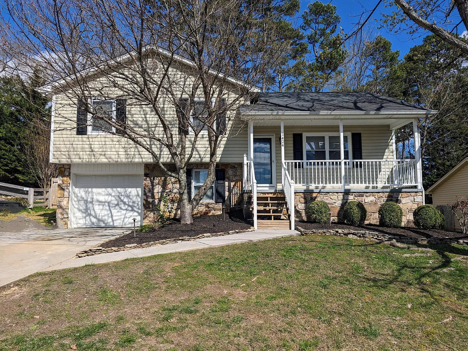 3 bed, 1880 sqft, $2,400 — Photo 1