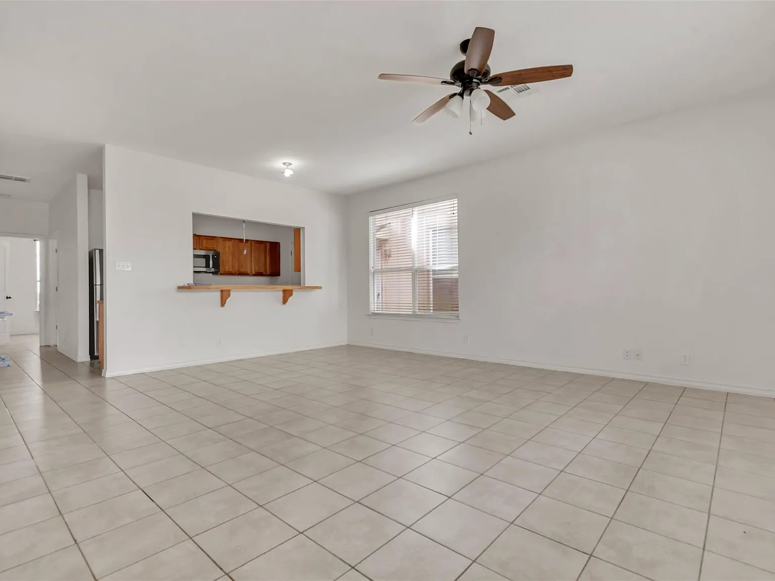 3 bed, 2.0 bath, 1730 sqft, $1,350 — Photo 3