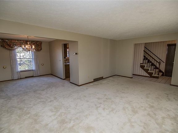 4th image of 111 Normandy Dr