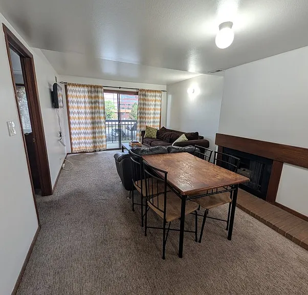 1091 Country Hills Dr — Photo 6