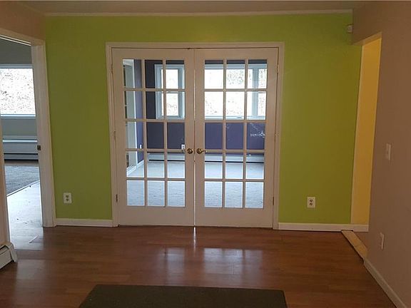 5th image of 9 Hideaway Ln
