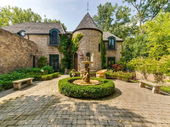 10 Lakewood Dr, Bannockburn, IL 60015