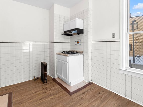 4th image of 15 Highland Ave Floor 1