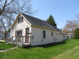 135 N 4th St, Manistique, MI 49854