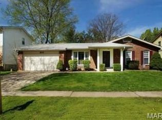 1015 Parkfield Ter, Ballwin, MO 63021