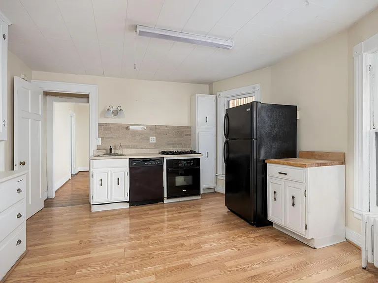 218 Lexington Ave #2 — Photo 9