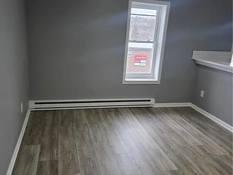 2050 Main St #8 — Photo 3
