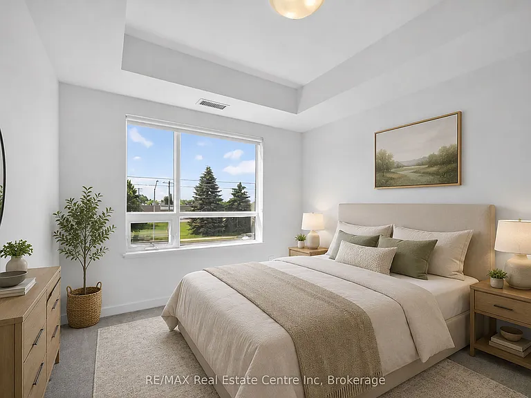 251 Northfield Dr E — Photo 20
