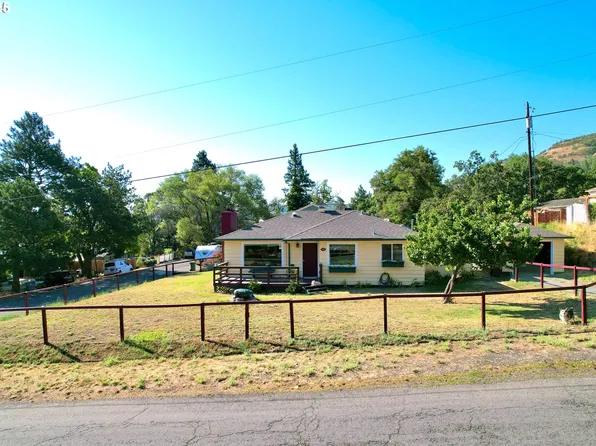 1202 Chinook St, The Dalles, OR 97058